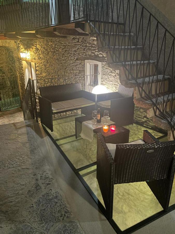 Musso Independent Stone House With Lake View מראה חיצוני תמונה